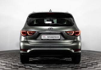 Подержанный автомобиль Infiniti QX60 2016 года (8 фото)