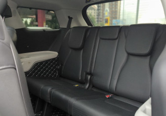 Подержанный автомобиль Kia Carnival 2021 года (12 фото)