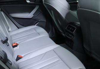 Подержанный автомобиль Audi Q5 2018 года (11 фото)