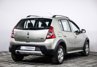 Подержанный автомобиль Renault Sandero 2012 года (5 фото)
