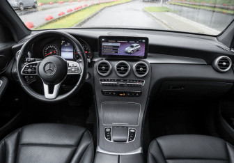 Подержанный автомобиль Mercedes-Benz GLC Coupe 2022 года (11 фото)