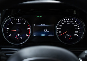 Подержанный автомобиль Kia Carnival 2021 года (11 фото)