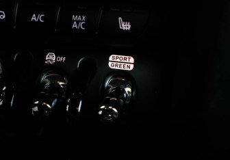 Подержанный автомобиль MINI Hatch 2020 года (22 фото)