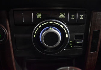 Подержанный автомобиль Toyota Land Cruiser Prado 2015 года (18 фото)