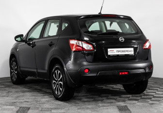 Подержанный автомобиль Nissan Qashqai 2010 года (7 фото)