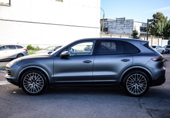 Подержанный автомобиль Porsche Cayenne 2018 года (10 фото)