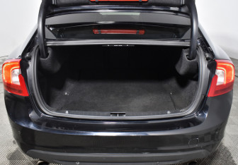 Подержанный автомобиль Volvo S60 2013 года (20 фото)