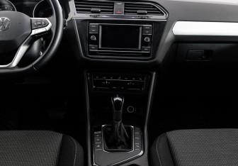 Подержанный автомобиль Volkswagen Tiguan 2021 года (16 фото)