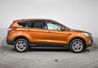Подержанный автомобиль Ford Kuga 2017 года (4 фото)