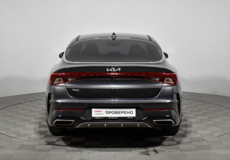 Подержанный автомобиль Kia K5 2022 года (6 фото)