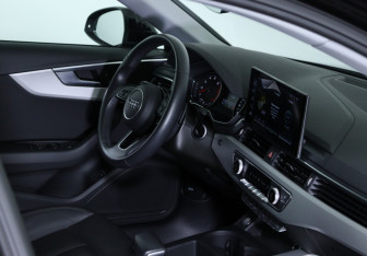 Подержанный автомобиль Audi A4 Sedan 2021 года (10 фото)