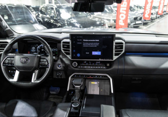 Подержанный автомобиль Toyota Tundra 2022 года (13 фото)