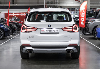 Подержанный автомобиль BMW X3 2022 года (9 фото)