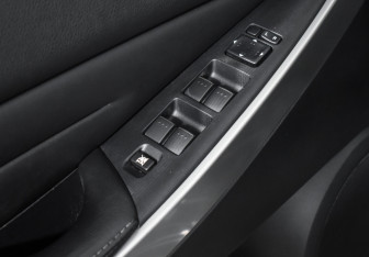 Подержанный автомобиль Mazda CX-7 2011 года (10 фото)