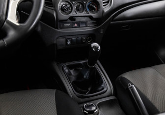 Подержанный автомобиль Mitsubishi L200 2019 года (11 фото)