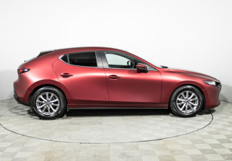 Подержанный автомобиль Mazda 3 Hatchback 2019 года (4 фото)