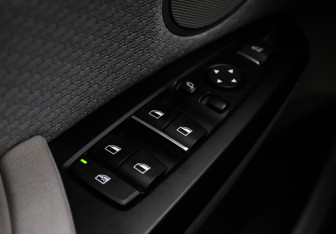 Подержанный автомобиль BMW X4 2017 года (22 фото)