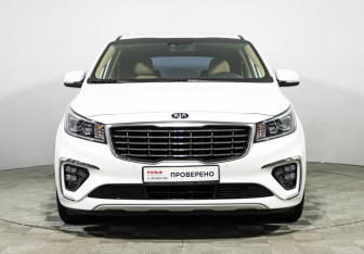 Подержанный автомобиль Kia Carnival 2019 года (2 фото)