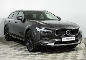 Подержанный автомобиль Volvo V90 Cross Country 2020 года (3 фото)