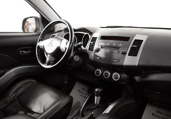 Подержанный автомобиль Mitsubishi Outlander 2008 года (5 фото)