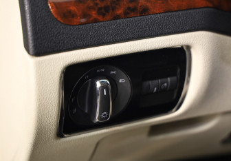 Подержанный автомобиль Skoda Superb Liftback 2012 года (17 фото)