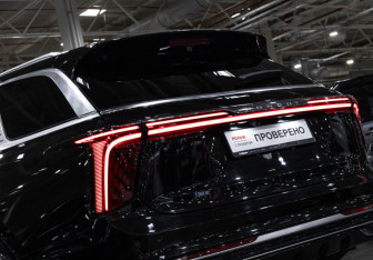 Подержанный автомобиль Hongqi E-HS9 2021 года (11 фото)