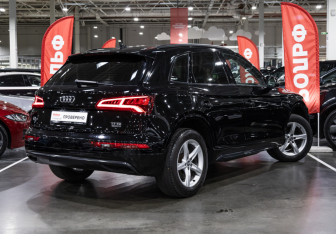 Подержанный автомобиль Audi Q5 2018 года (9 фото)