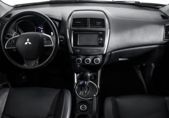 Подержанный автомобиль Mitsubishi ASX 2013 года (14 фото)