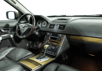 Подержанный автомобиль Volvo XC90 2008 года (9 фото)