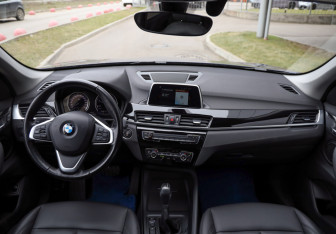Подержанный автомобиль BMW X1 2019 года (10 фото)