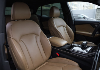 Подержанный автомобиль Audi Q8 2018 года (28 фото)