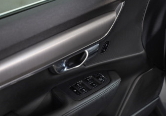 Подержанный автомобиль Volvo S90 2018 года (22 фото)