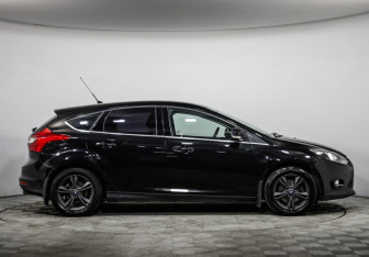 Подержанный автомобиль Ford Focus Hatchback 2012 года (4 фото)
