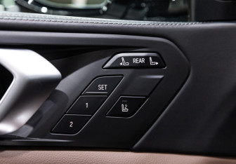 Подержанный автомобиль BMW X7 2020 года (20 фото)