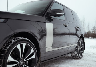 Подержанный автомобиль Land Rover Range Rover 2021 года (2 фото)