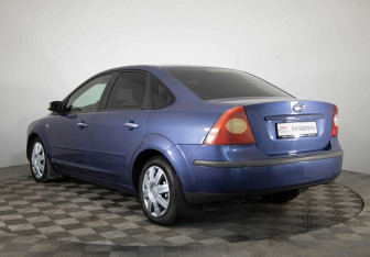 Подержанный автомобиль Ford Focus Sedan 2007 года (5 фото)