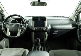Подержанный автомобиль Toyota Land Cruiser Prado 2013 года (13 фото)