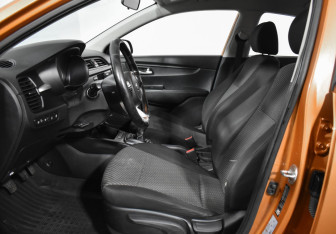 Подержанный автомобиль Kia Rio Sedan 2017 года (10 фото)