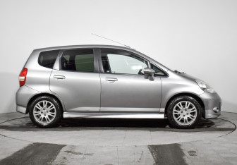 Подержанный автомобиль Honda Jazz 2008 года (4 фото)