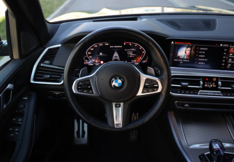 Подержанный автомобиль BMW X5 2020 года (11 фото)