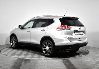 Подержанный автомобиль Nissan X-Trail 2015 года (7 фото)