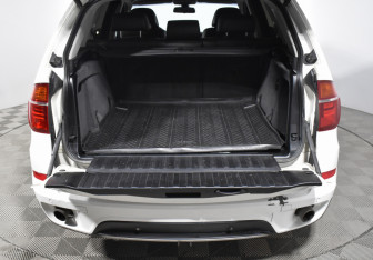 Подержанный автомобиль BMW X5 2012 года (22 фото)