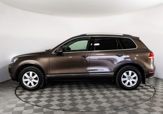 Подержанный автомобиль Volkswagen Touareg 2013 года (8 фото)