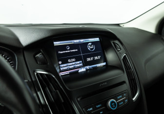 Подержанный автомобиль Ford Focus Sedan 2016 года (16 фото)