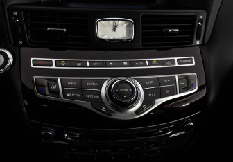 Подержанный автомобиль Infiniti M Sedan 2012 года (19 фото)