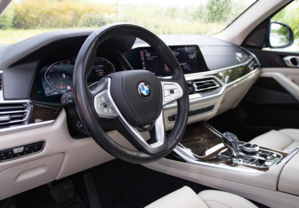 Подержанный автомобиль BMW X7 2019 года (11 фото)