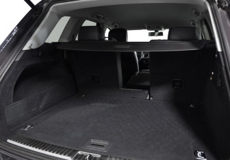 Подержанный автомобиль Volkswagen Touareg 2012 года (27 фото)