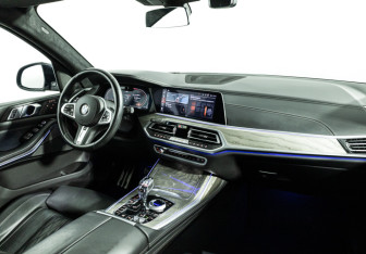 Подержанный автомобиль BMW X7 2019 года (9 фото)