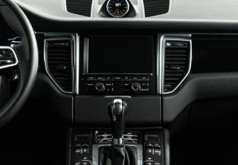 Подержанный автомобиль Porsche Macan 2015 года (14 фото)
