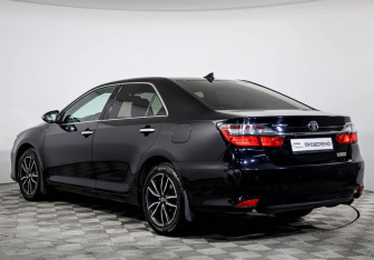 Подержанный автомобиль Toyota Camry Sedan 2017 года (7 фото)